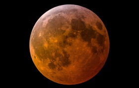 Una Luna non solo rossa